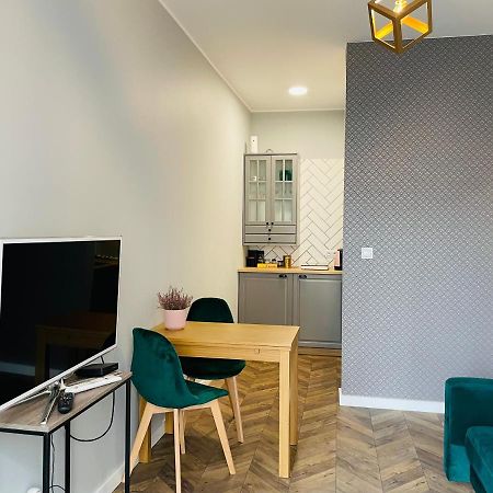 Apartament Z Ogrodkiem I Garazem 波兹南 外观 照片