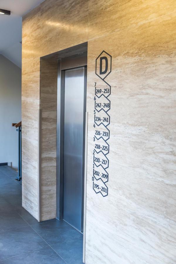 Apartament Z Ogrodkiem I Garazem 波兹南 外观 照片