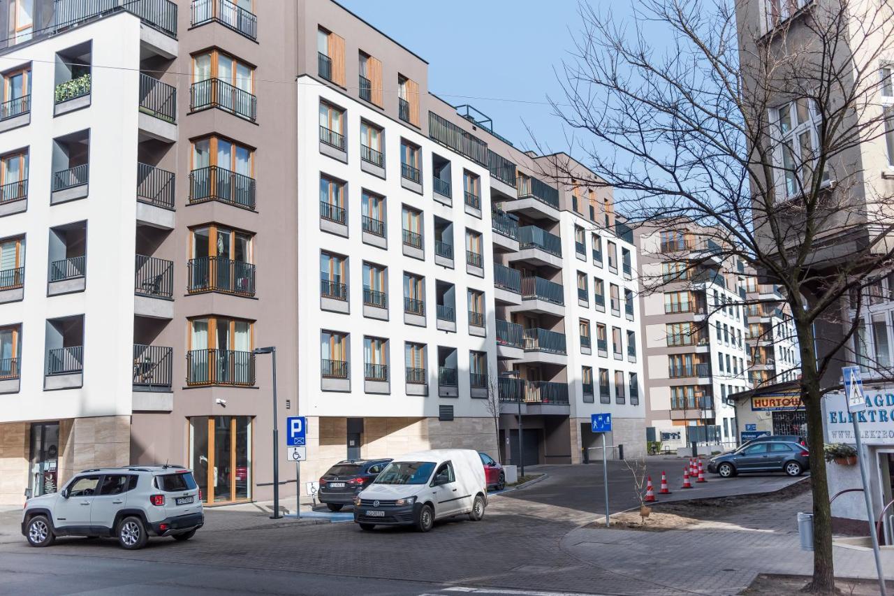 Apartament Z Ogrodkiem I Garazem 波兹南 外观 照片