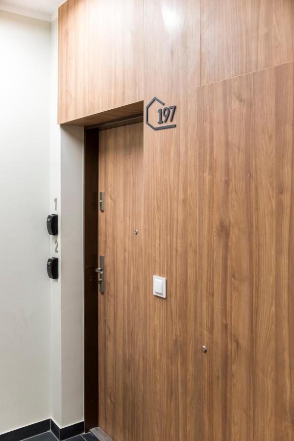 Apartament Z Ogrodkiem I Garazem 波兹南 外观 照片