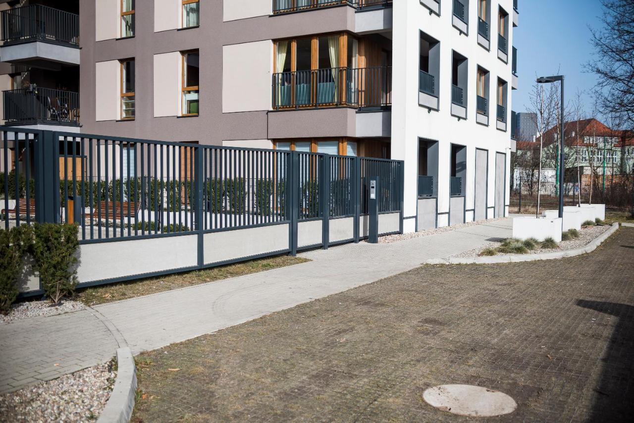 Apartament Z Ogrodkiem I Garazem 波兹南 外观 照片