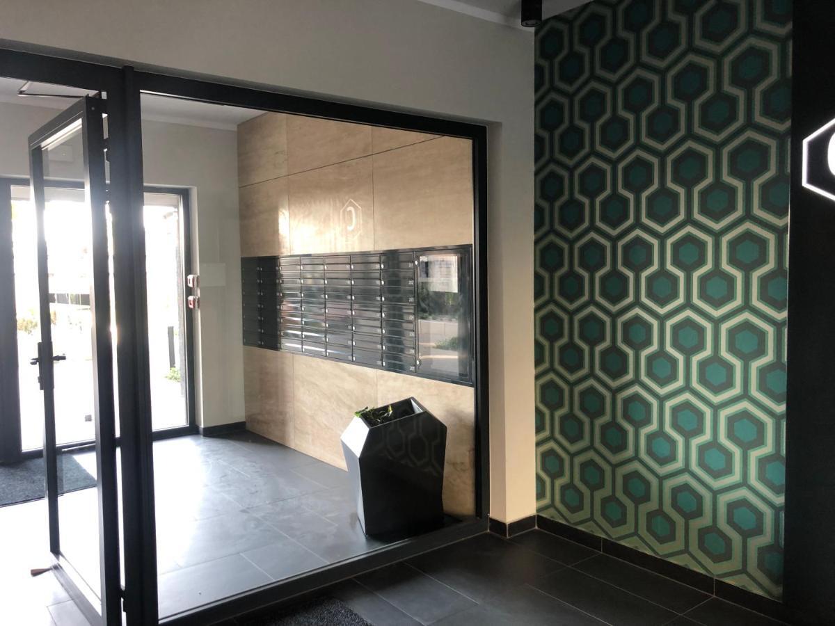 Apartament Z Ogrodkiem I Garazem 波兹南 外观 照片
