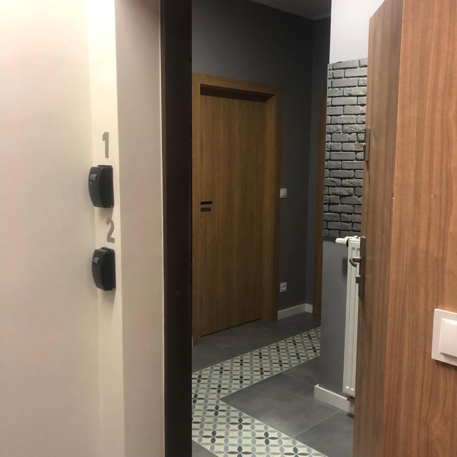 Apartament Z Ogrodkiem I Garazem 波兹南 外观 照片